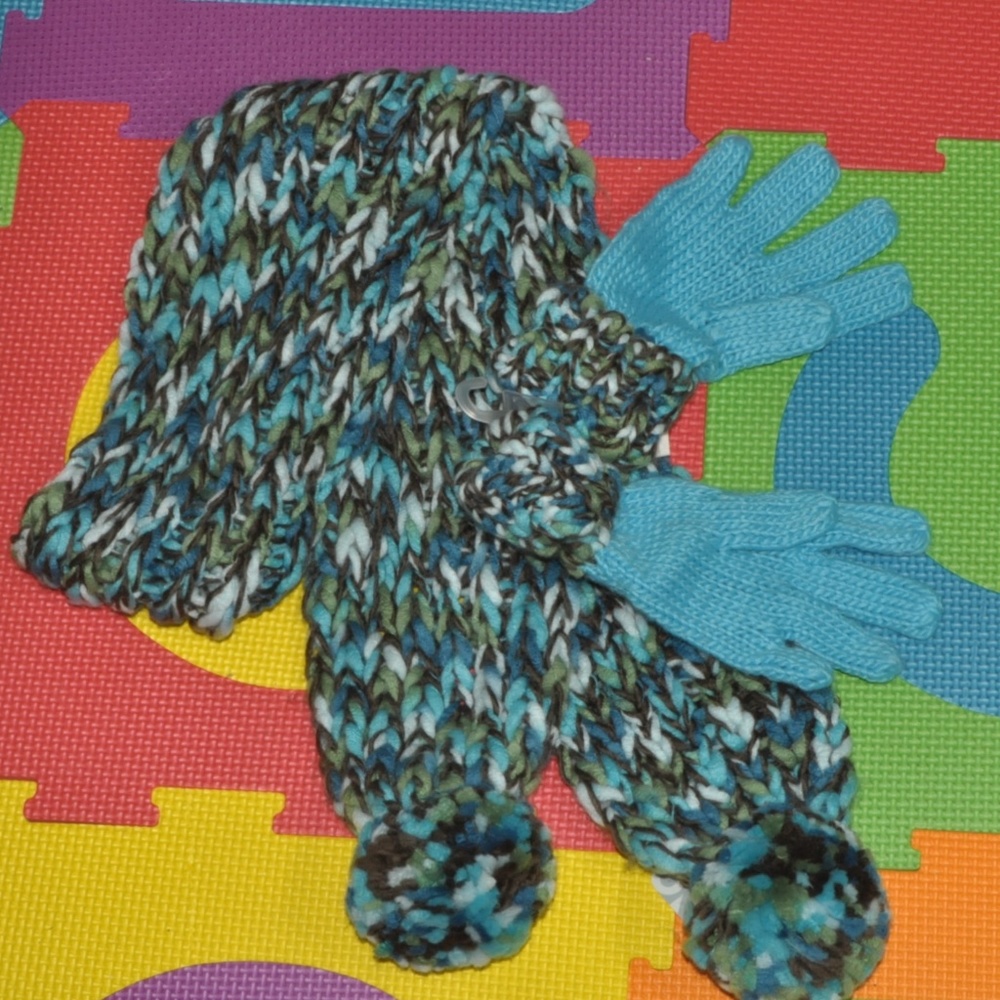 GIRLS KNIT HAT AND GLOVE SET (BUNDLE 2/$22)